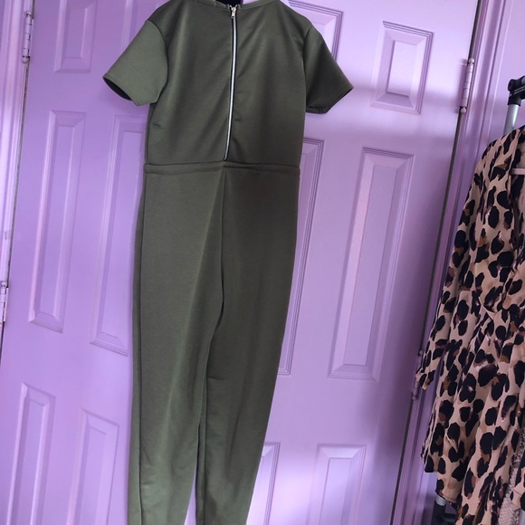 Pretty Little Thing jumpsuit - Picture 3 of 3
